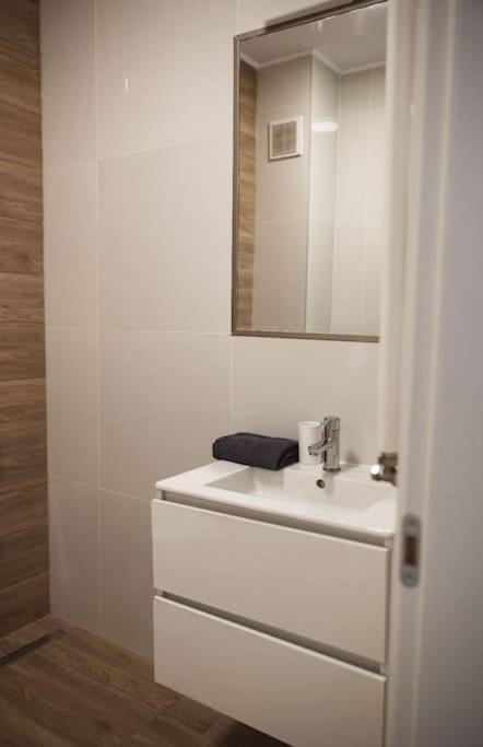 Eliza'S Apartment By Oasis Homes Oradea Eksteriør bilde